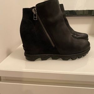 Sorel Joan of Arctic Wedge Zip Boots sz. 8